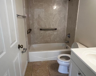 11195 Roseland Road - Photo Thumbnail 12