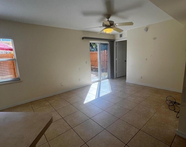 11195 Roseland Road - Photo Thumbnail 5