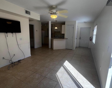 11195 Roseland Road - Photo Thumbnail 6