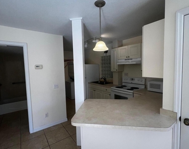 11195 Roseland Road - Photo Thumbnail 8