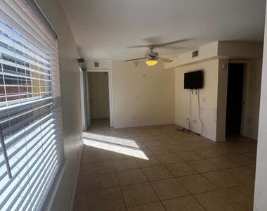 11195 Roseland Road - Photo Thumbnail 9