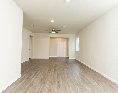 2906 Briggs Drive - Photo Thumbnail 7