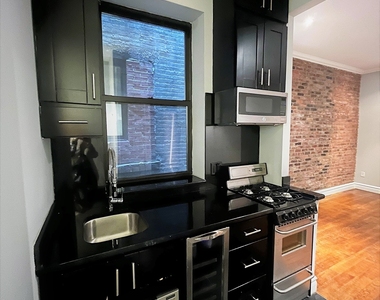 Tenth Avenue - Photo Thumbnail 1