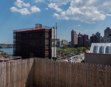 East 100th Street - Photo Thumbnail 4