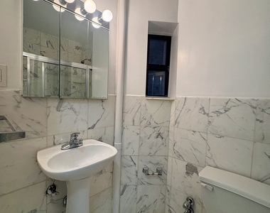 East 85 Street - Photo Thumbnail 6