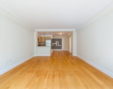 Park Avenue - Photo Thumbnail 1