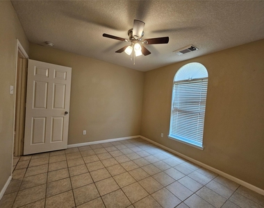 1079 Shadow Glenn Drive - Photo Thumbnail 12
