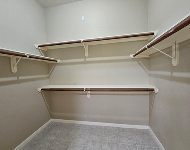1079 Shadow Glenn Drive - Photo Thumbnail 7