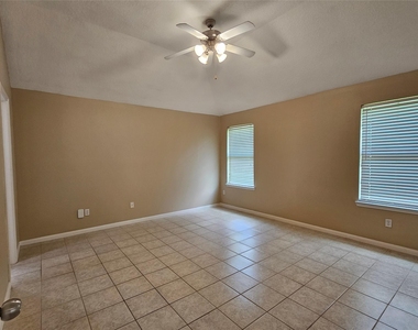 1079 Shadow Glenn Drive - Photo Thumbnail 2