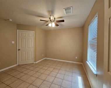 1079 Shadow Glenn Drive - Photo Thumbnail 10