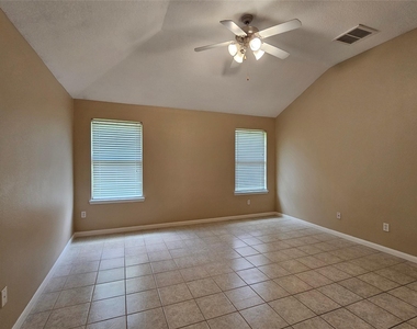 1079 Shadow Glenn Drive - Photo Thumbnail 3
