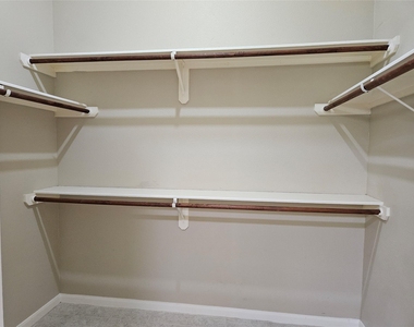 1079 Shadow Glenn Drive - Photo Thumbnail 8