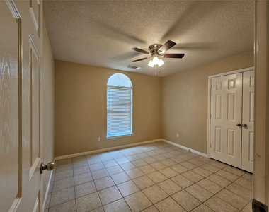 1079 Shadow Glenn Drive - Photo Thumbnail 11