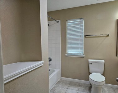 1079 Shadow Glenn Drive - Photo Thumbnail 6