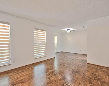 2922 Lakefield Way - Photo Thumbnail 7
