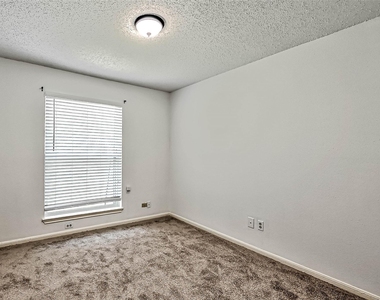 2922 Lakefield Way - Photo Thumbnail 28