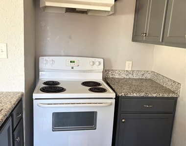 6301 Calhoun Road - Photo Thumbnail 8