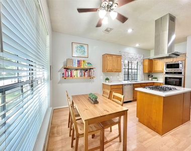 7 Windledge Place - Photo Thumbnail 10