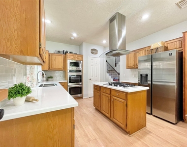 7 Windledge Place - Photo Thumbnail 8