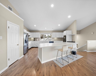 2523 Baycrest Drive - Photo Thumbnail 6