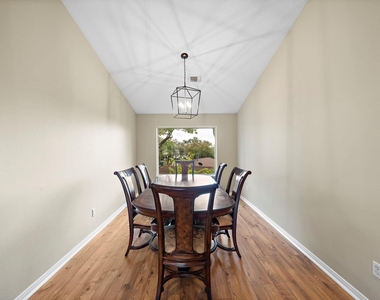 2523 Baycrest Drive - Photo Thumbnail 10
