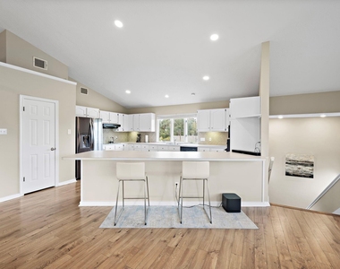 2523 Baycrest Drive - Photo Thumbnail 7