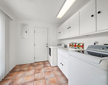 2523 Baycrest Drive - Photo Thumbnail 24