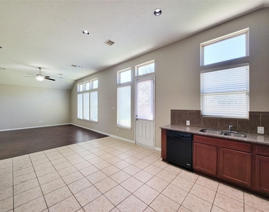 3007 Meadow Prairie Street - Photo Thumbnail 10