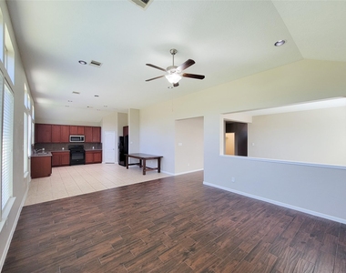 3007 Meadow Prairie Street - Photo Thumbnail 13