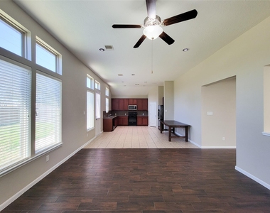 3007 Meadow Prairie Street - Photo Thumbnail 5