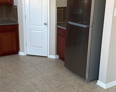 3007 Meadow Prairie Street - Photo Thumbnail 9