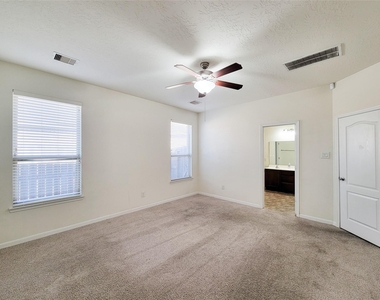 3007 Meadow Prairie Street - Photo Thumbnail 14