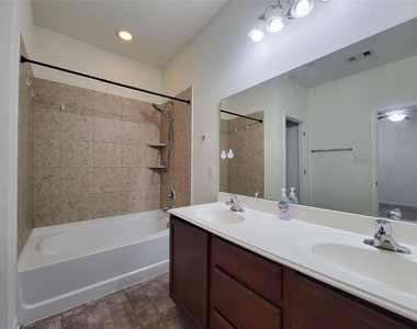 3007 Meadow Prairie Street - Photo Thumbnail 24