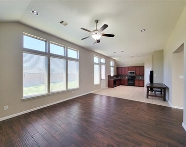 3007 Meadow Prairie Street - Photo Thumbnail 4