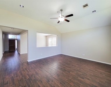 3007 Meadow Prairie Street - Photo Thumbnail 2