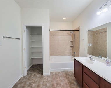 3007 Meadow Prairie Street - Photo Thumbnail 17