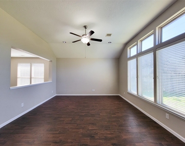 3007 Meadow Prairie Street - Photo Thumbnail 2