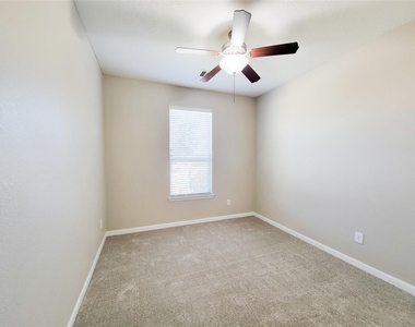 3007 Meadow Prairie Street - Photo Thumbnail 23