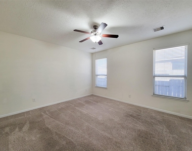 3007 Meadow Prairie Street - Photo Thumbnail 15
