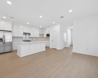 13071 Pine Trace Street - Photo Thumbnail 6