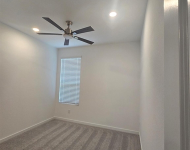 13071 Pine Trace Street - Photo Thumbnail 13