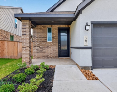 13071 Pine Trace Street - Photo Thumbnail 2