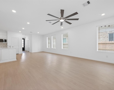 13071 Pine Trace Street - Photo Thumbnail 9