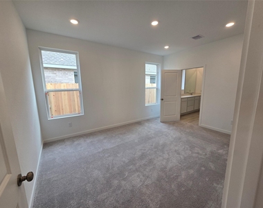 13071 Pine Trace Street - Photo Thumbnail 5