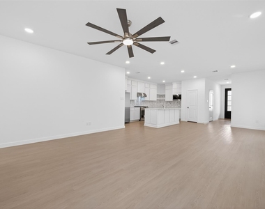13071 Pine Trace Street - Photo Thumbnail 8