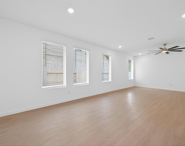 13071 Pine Trace Street - Photo Thumbnail 4