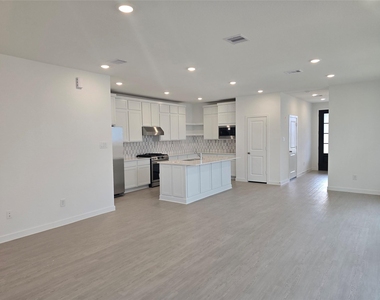 13071 Pine Trace Street - Photo Thumbnail 3