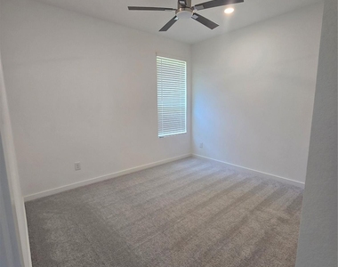 13071 Pine Trace Street - Photo Thumbnail 16