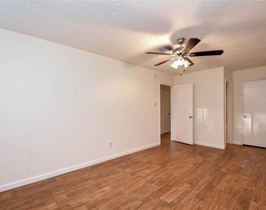 9510 Huntington Way Drive - Photo Thumbnail 19