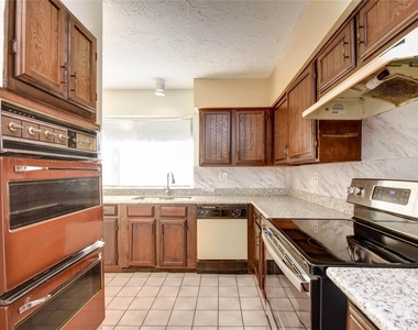 9510 Huntington Way Drive - Photo Thumbnail 7